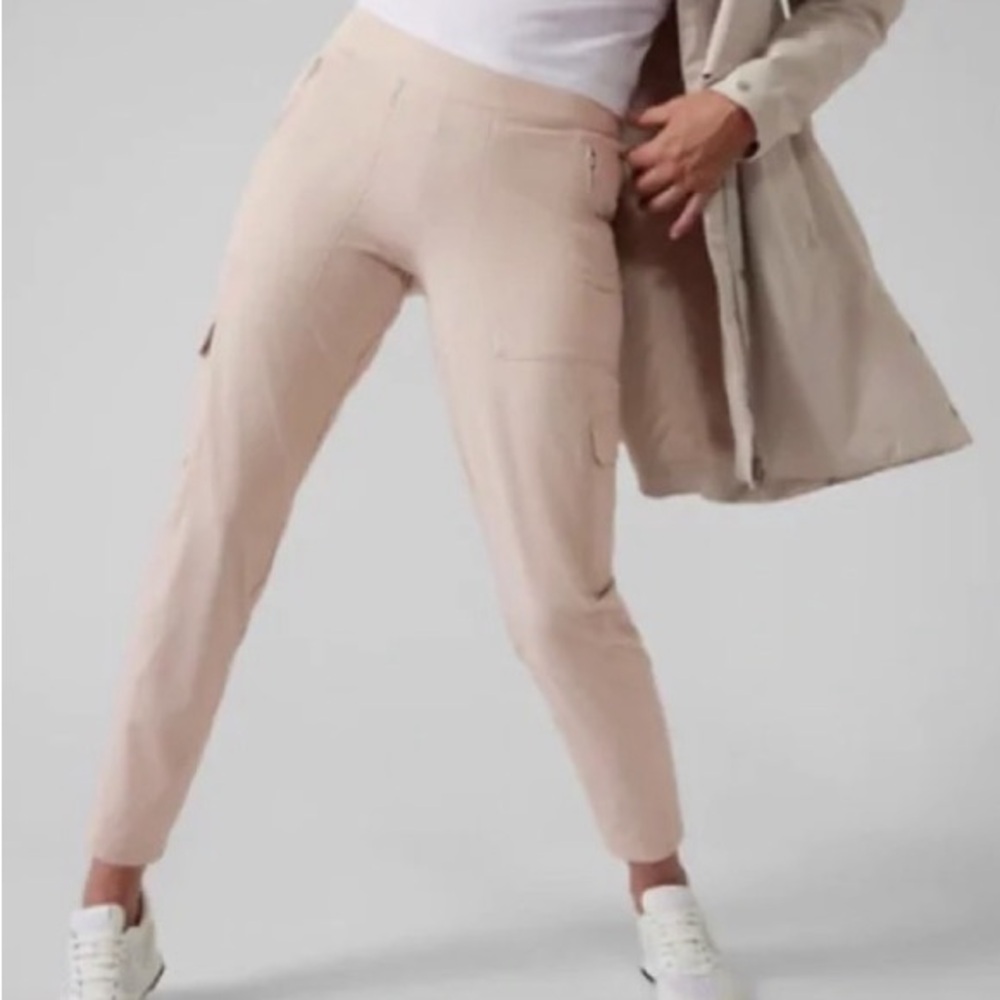 Athleta Chelsea Lined Cargo Pants Light Tan Ankle Length Size 4 Petite